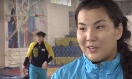 Женская сборная Казахстана по борьбе готовится к Олимпиаде-2016