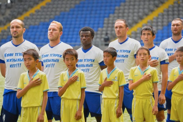 Как клубы Премьер-Лиги поддержали Улана Конысбаева