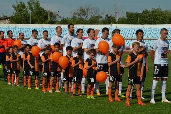 Как клубы Премьер-Лиги поддержали Улана Конысбаева