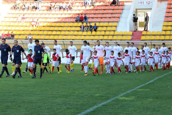 Как клубы Премьер-Лиги поддержали Улана Конысбаева