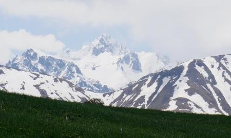 В Алматы стартовало массовое восхождение на пик «Нурсултан»