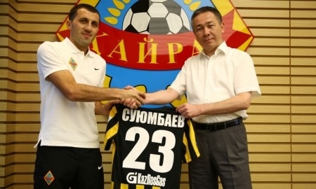 «Кайрат» представил Суюмбаева