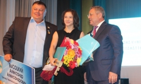 В Кокшетау чемпионке мира Жоламан вручили ключи от квартиры и два миллиона тенге