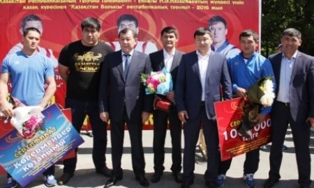Аким Жамбылской области встретил победителей VІ Республиканского турнира «Қазақстан Барысы»