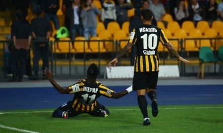 «Кайрат» со счетом 2:0 ведет у «Теуты» после первого тайма