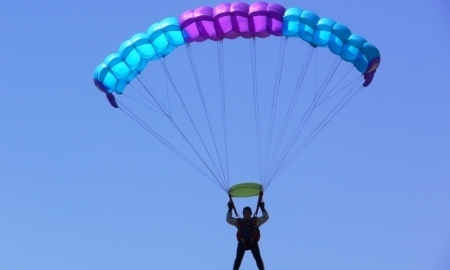Профессионалы парашютного спорта состязаются за титул чемпиона Казахстана и Вооруженных сил