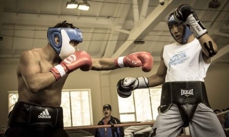 Сборная Казахстана по боксу на предолимпийских сборах провела спарринги с профи из Мексики и США 