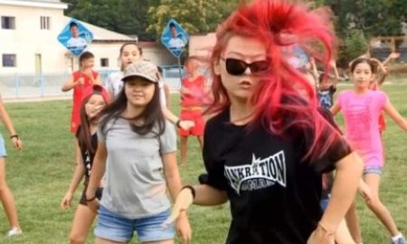 Шымкентские дети станцевали в поддержку южноказахстанских боксеров в Рио