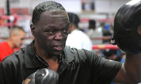 Тренер Мейвезера обвинил Головкина в двойных стандартах