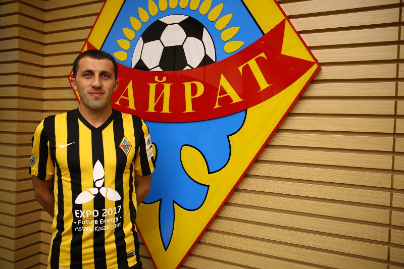 «Кайрат» представил Суюмбаева