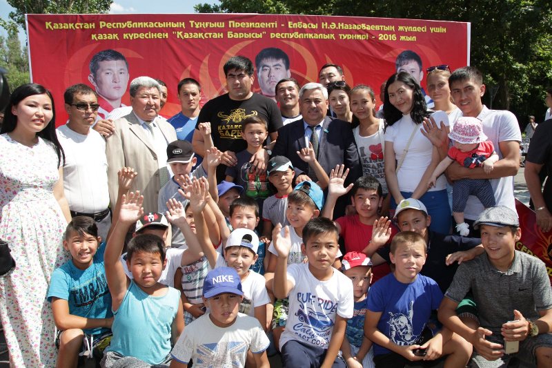 В Таразе торжественно встретили звезд «Қазақстан барысы»