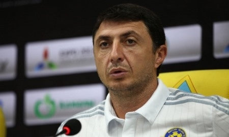 Видео предматчевой пресс-конференции Арвеладзе игры Лиги Европы «Кайрат» — «Маккаби» 