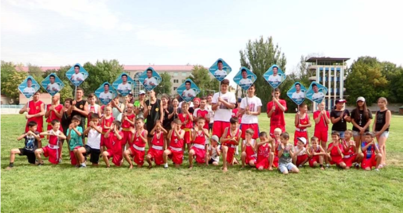 Шымкентские дети станцевали в поддержку южноказахстанских боксеров в Рио