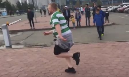 Болельщик «Селтика» отобрал шарф у фаната «Астаны»