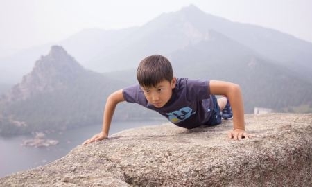 10-летний спортсмен установил абсолютный рекорд страны в поддержку олимпийцев Казахстана 