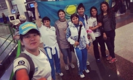 Женская сборная Казахстана по борьбе улетела в Бразилию