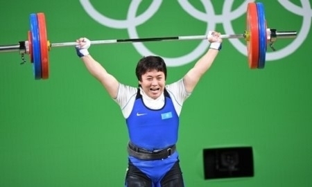 Заниматься тяжелой атлетикой Жаппаркуль начала во дворе дома