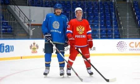 Масимов и Медведев вышли на лед перед матчем команд Казахстана и России