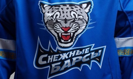 «Снежные Барсы» разгромили «Алтай» в товарищеском матче