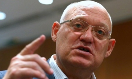 Владимир Петров: «Зачем Рыспаеву хоккеем заниматься? Есть бои без правил»