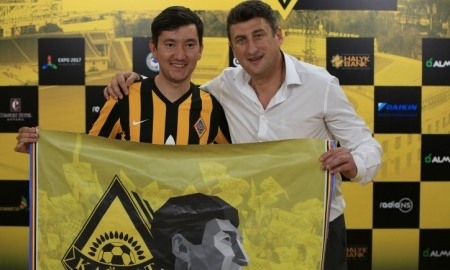 Болельщики «Кайрата» посвятили баннер Цхададзе