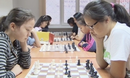 Абдумалик поддержала турнир среди дворовых команд Алматы