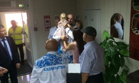 Дычко тепло встретили в аэропорту Костаная