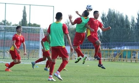 Сборная Кыргызстана начала подготовку к матчу с Казахстаном