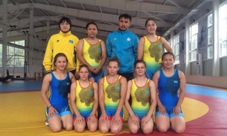 Молодежная сборная РК по женской борьбе провела УТС перед чемпионатом мира
