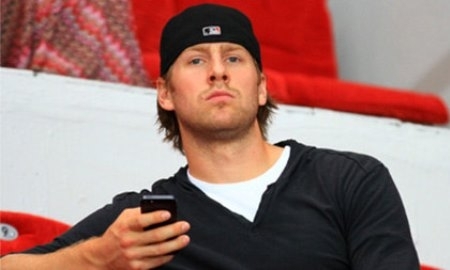 Экс-голкипер «Барыса» подписал контракт с «Торонто Мэйпл Лифс»