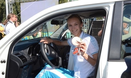 Рыпаковой вручили ключи от автомобиля