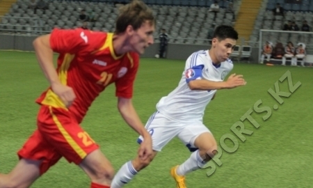 Кыргызстан минимально ведет у Казахстана после первого тайма