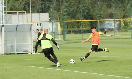 Фоторепортаж с двустороннего матча «Кайрата»