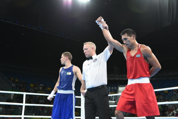 Фото боксерского поединка Олимпиады-2016 Алимханулы — Аббади