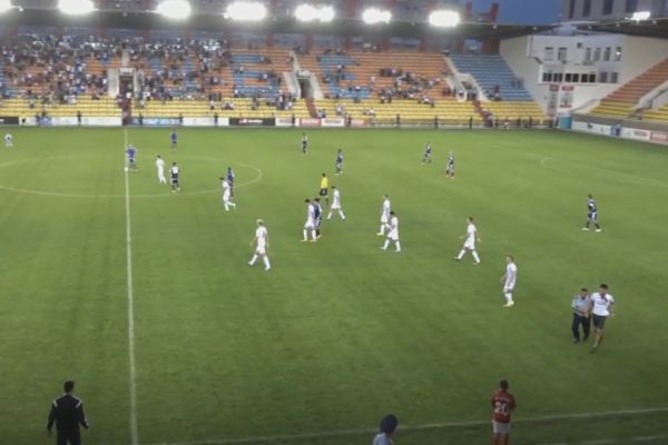 Болельщики «Актобе» снова выбежали на поле в матче Премьер-Лиги