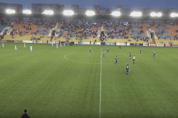 Болельщики «Актобе» снова выбежали на поле в матче Премьер-Лиги