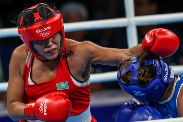 Фото боксерского поединка Олимпиады-2016 Шакирова — Фортин