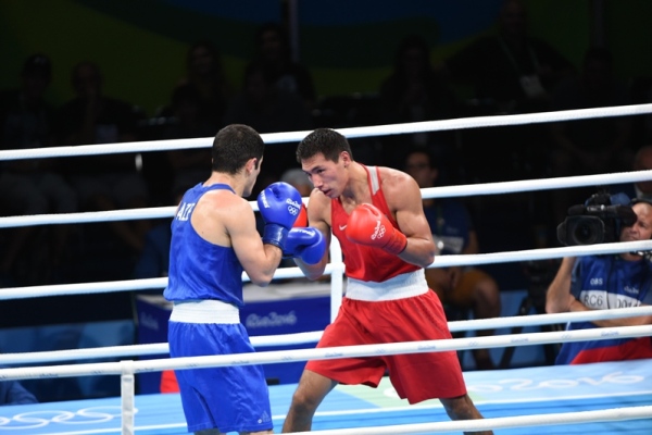 Фото боксерского поединка Олимпиады-2016 Алимханулы — Шахсуварлы