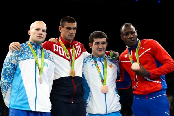 Фото боксерского поединка финала Олимпиады-2016 Левит — Тищенко