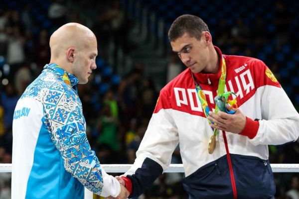 Фото боксерского поединка финала Олимпиады-2016 Левит — Тищенко