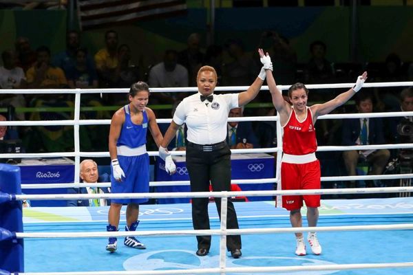 Фото боксерского поединка Олимпиады-2016 Шекербекова — Урамун
