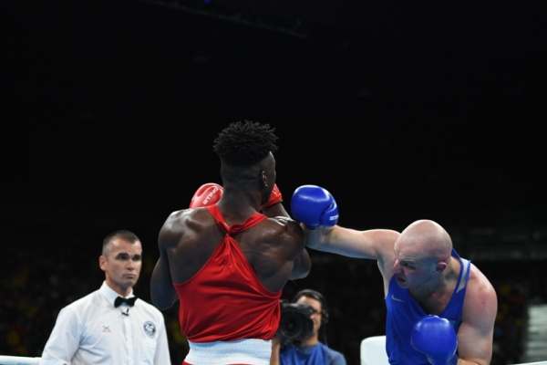 Фото боксерского поединка Олимпиады-2016 Дычко — Аджагба