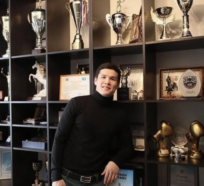 Как живет олимпийский чемпион по боксу Елеусинов