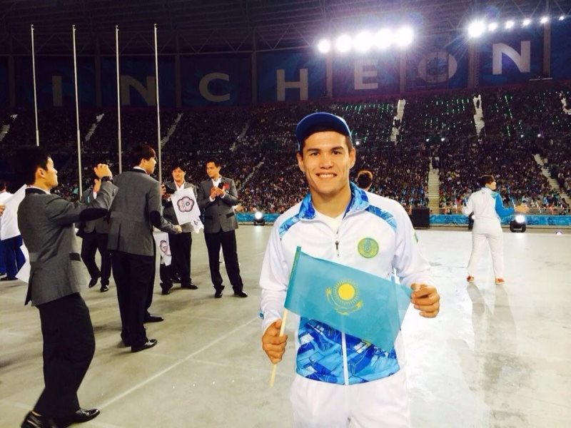 Как живет олимпийский чемпион по боксу Елеусинов