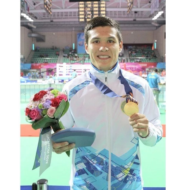 Как живет олимпийский чемпион по боксу Елеусинов