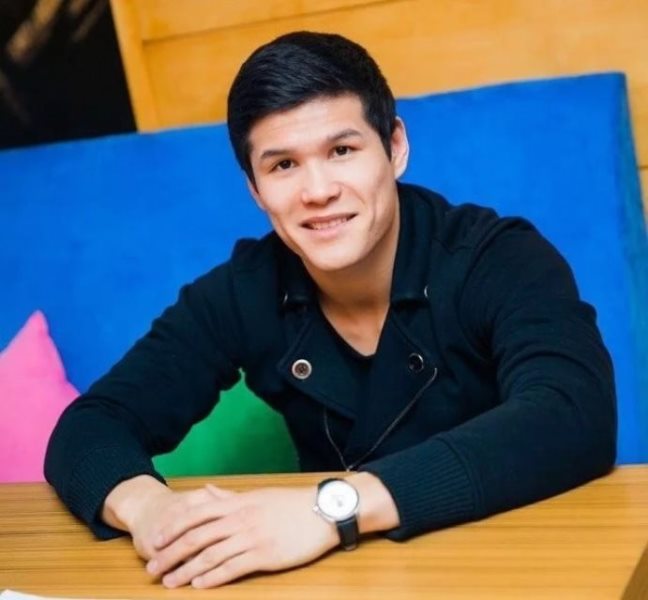 Как живет олимпийский чемпион по боксу Елеусинов