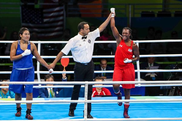 Фото боксерского поединка Олимпиады-2016 Шакимова — Шилдс