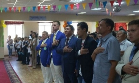 Баландин поблагодарил школьных учителей за терпение и знания