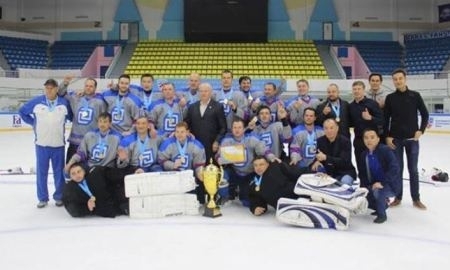 Хоккеисты-любители из ВКО победили на чемпионате республики