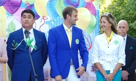 Участники Олимпиады Германович и Яковлев дали первый звонок в темиртауской школе